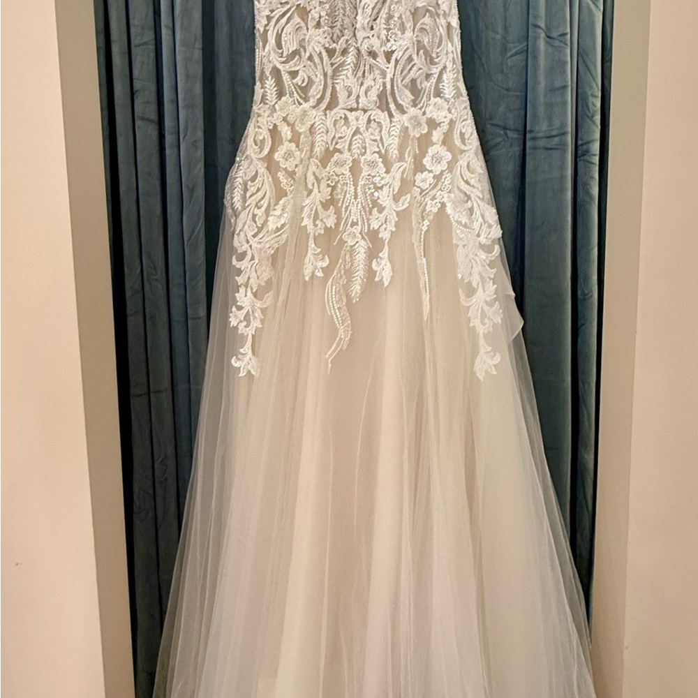 NWT Allure E307 Elegant White Lace Wedding Dress
